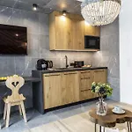 Famixdom Modrzejewska Centrum * ザコパネ