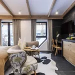 Famixdom Modrzejewska Centrum ザコパネ